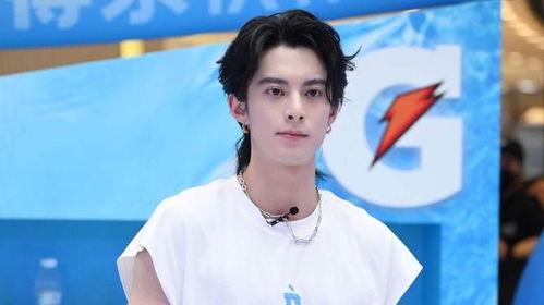 王鹤棣爆料女友视频,甜蜜视频引网友热议  第1张